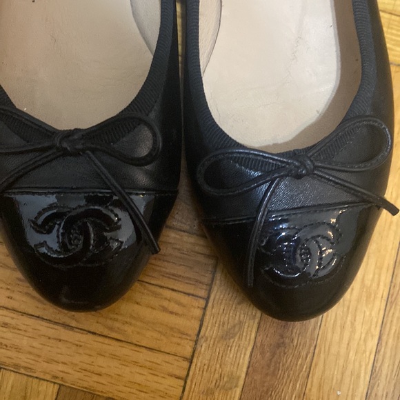 Like new Chanel Ballet flats- authentic!! - Picture 3 of 5